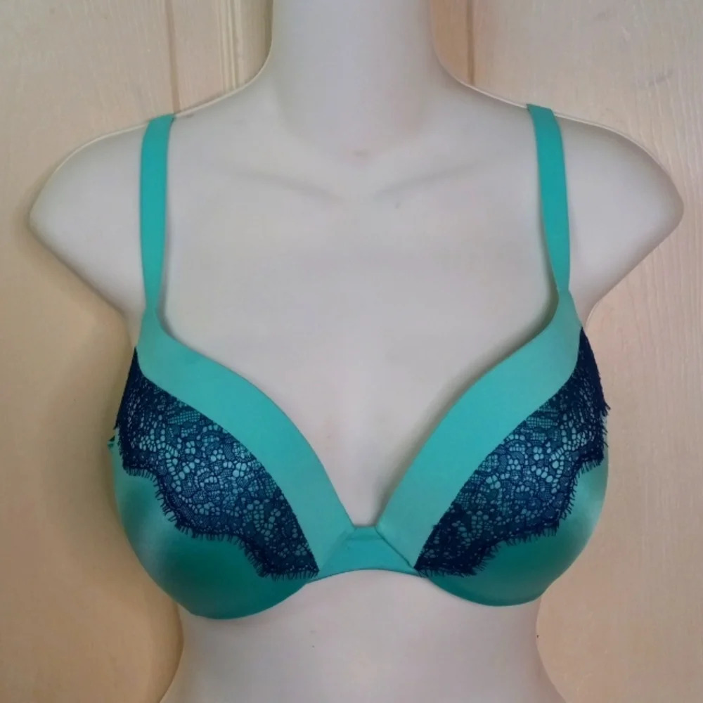 Victoria’s Secret Push-Up Plunge Bra in Seafoam with Navy Lace Sz 34D